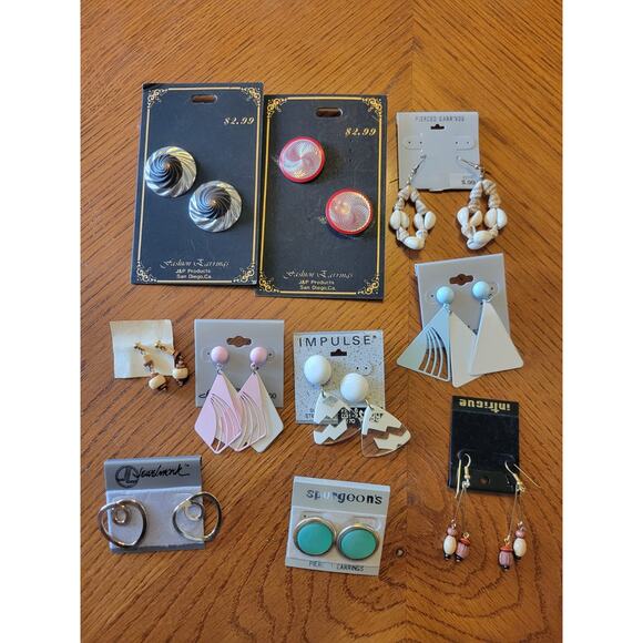 NWD Lot of Pair of Pierced Earrings 80s 90s Vintage Enamel Variety Styles - Picture 10 of 10